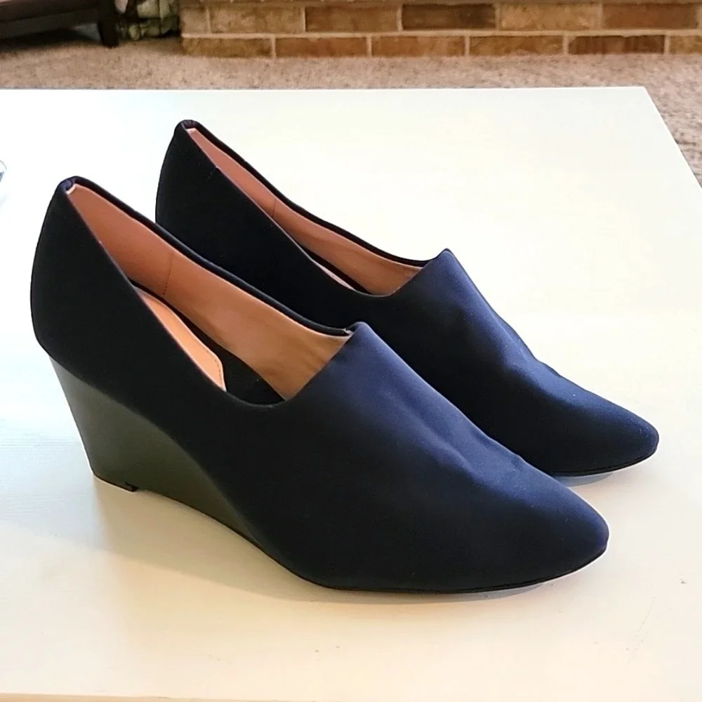 TARYN ROSE Slip On Wedge Heels 8 NWOT